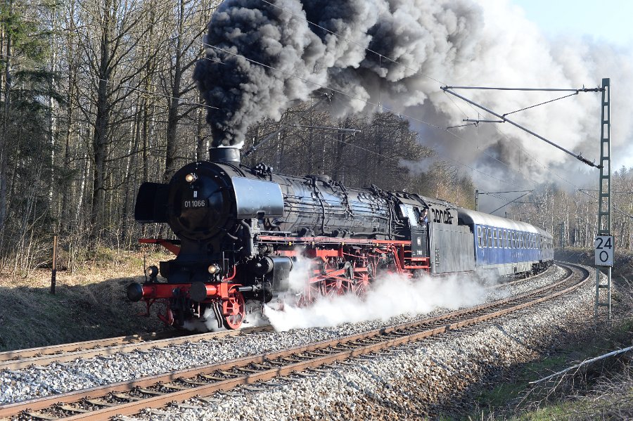 DB 01 1066 in Dresden Bild 0